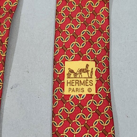 HERMÈS Paris 100% Silk Necktie Red Chain Link Pattern - Picture 3 of 6
